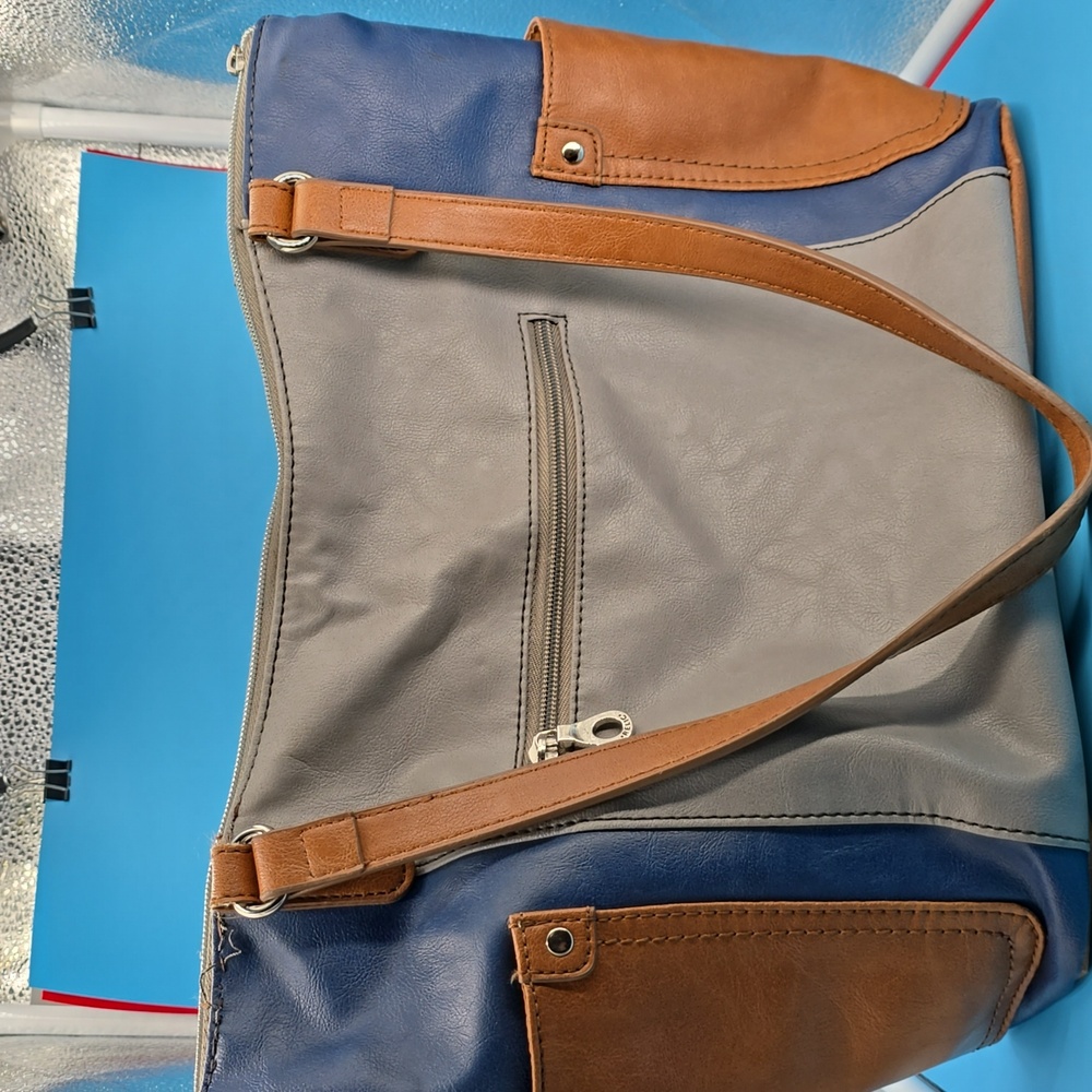 Relic Pocketbook Very Roomy Lots of Pockets Gray, Blue, Brown Purse w/ 2 Straps